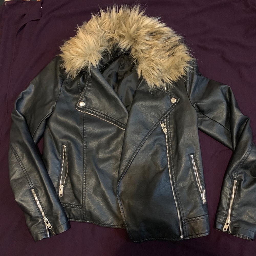 Leather jacket with fur detail
